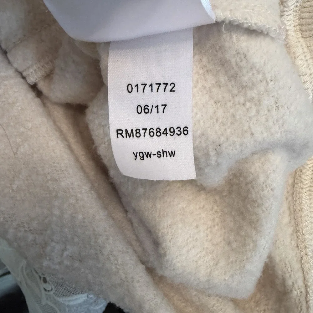 Tommy Hilfiger small snag